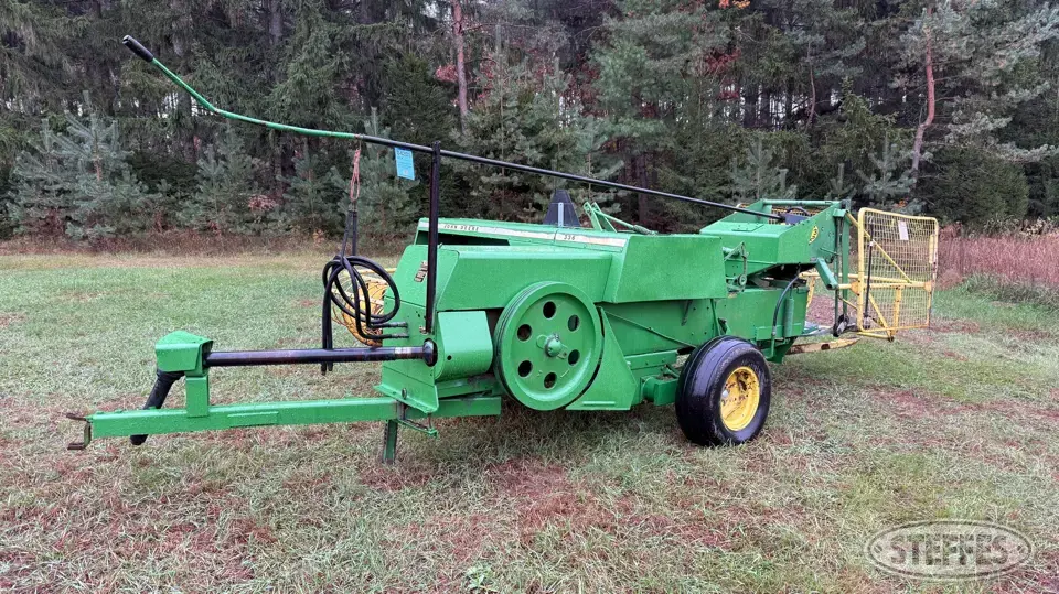 John Deere 336 Square Baler
