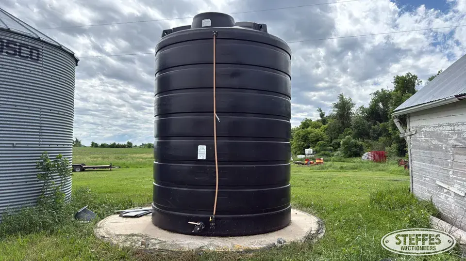 Enduraplas 5,000 gal. poly tank