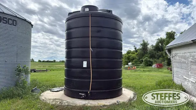 Enduraplas 5,000 gal. poly tank