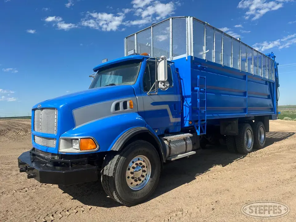 1998 Ford Louisville LT9513 Tandem Boxed Truck