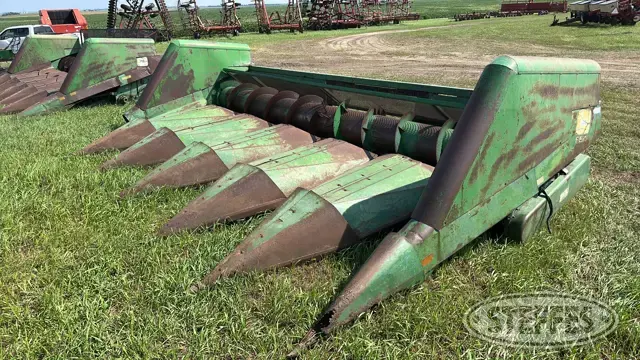 John Deere 654A