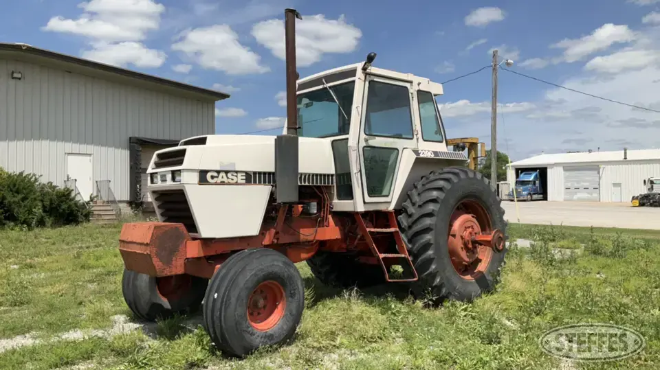 1982 Case 2390 2WD Tractor