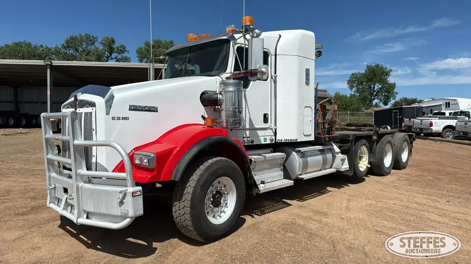 2015 Kenworth T800 Winch Truck