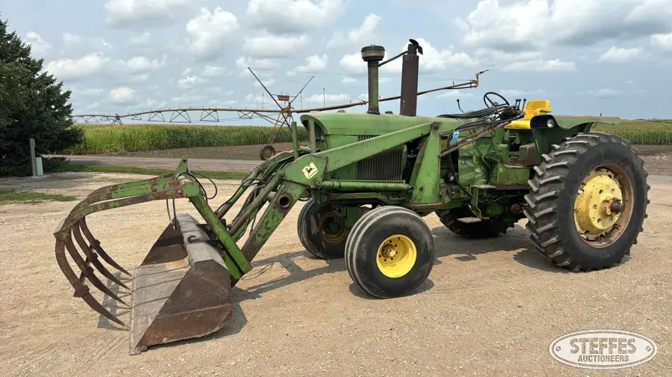 1972 John Deere 4620 2WD Tractor