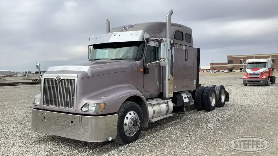 2005 International 9400i Conventional Truck with Sleeper