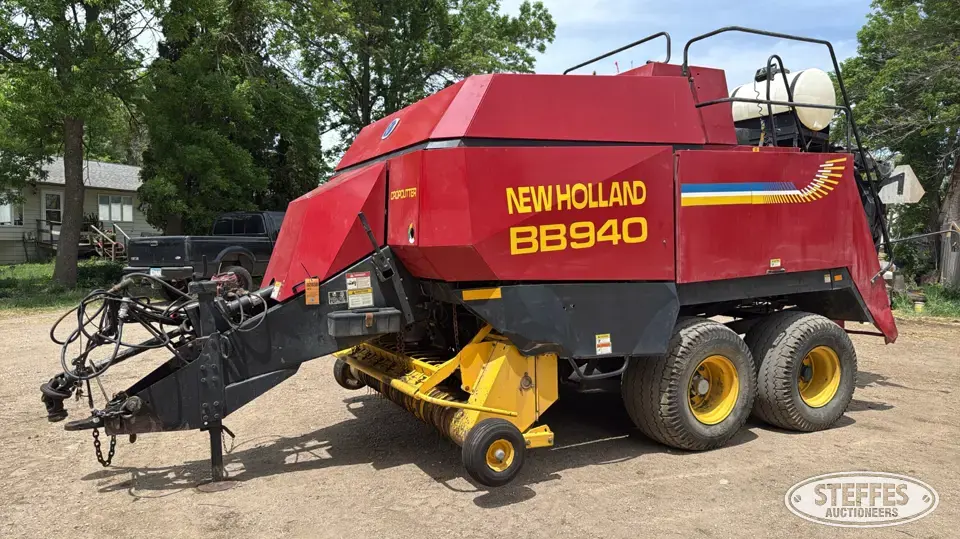 2002 New Holland BB940 Square Baler