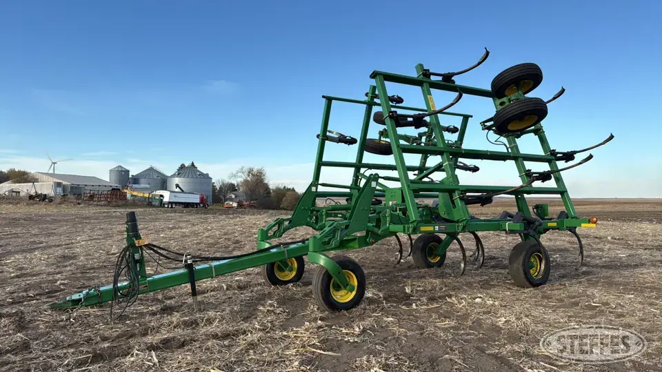 John Deere 2410 Chisel Plow
