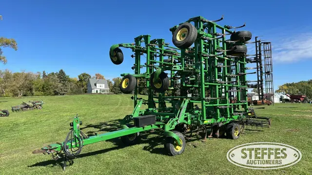 2015 John Deere 2210