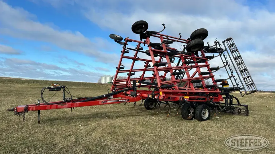 Case IH Tiger-Mate 200 Field Cultivator