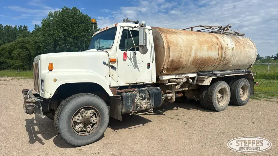 1991 International 2574 Water Truck