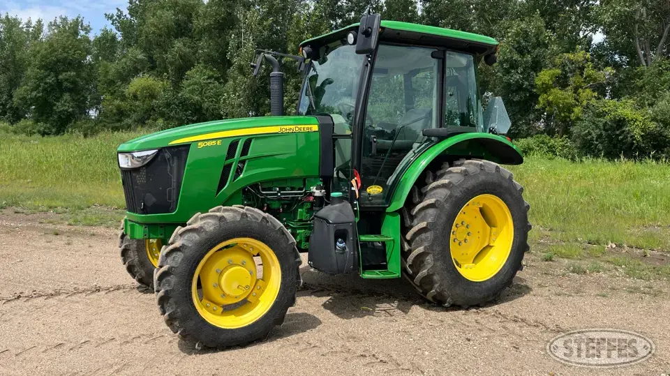 2016 John Deere 5085E MFWD Tractor