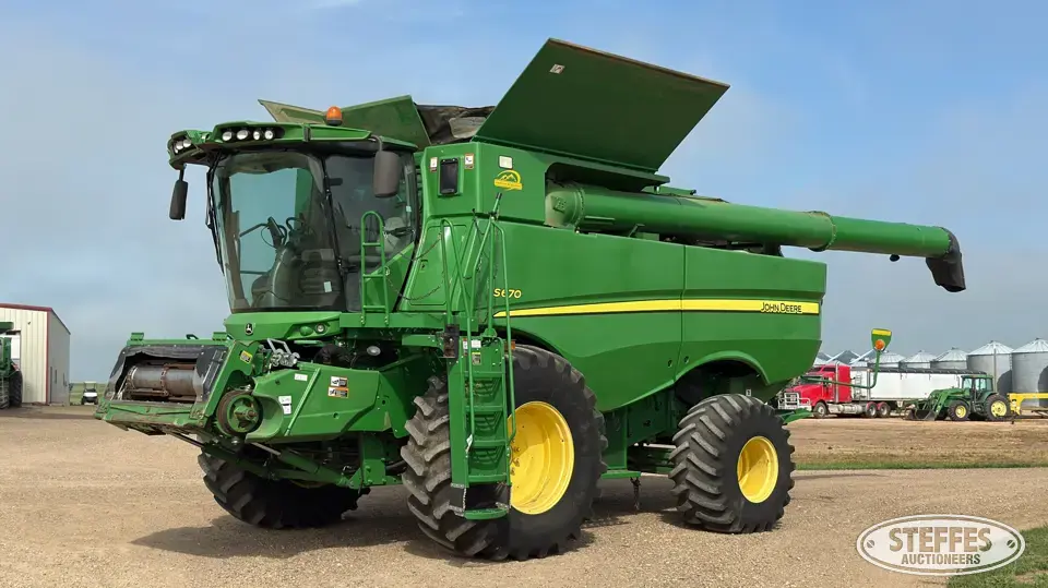 2012 John Deere S670 Combine