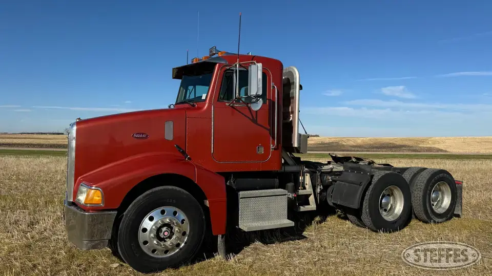 2004 Peterbilt 385 Conventional Truck without Sleeper