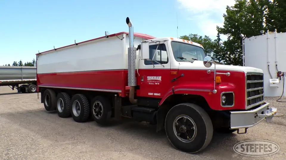 1990 International 2674 Quad Axle Boxed Truck