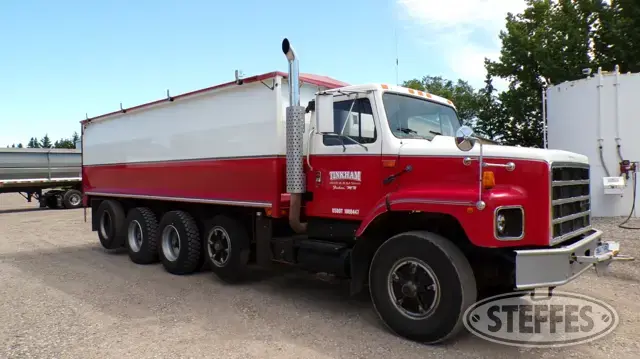 1990 International 2674