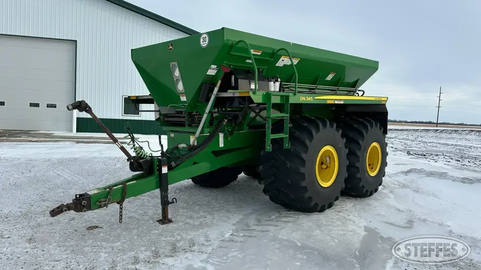 John Deere DN345 Pull-Type Dry Spreader