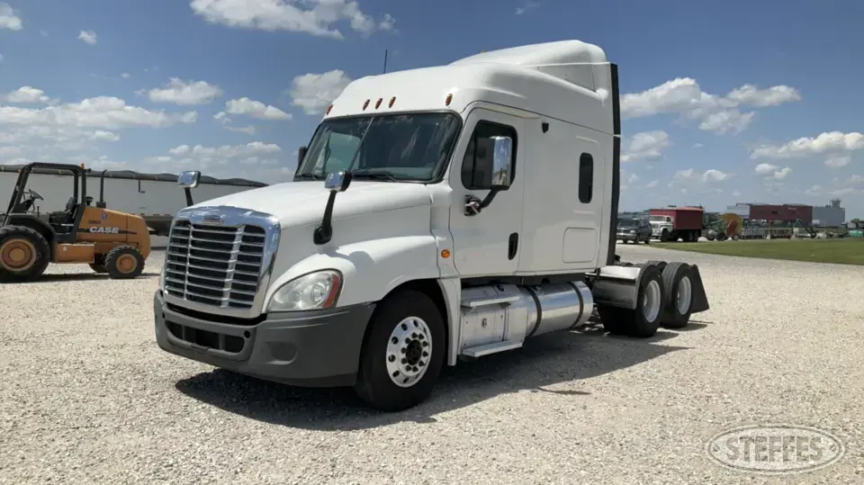 2013 Freightliner Cascadia Conventional Truck with Sleeper
