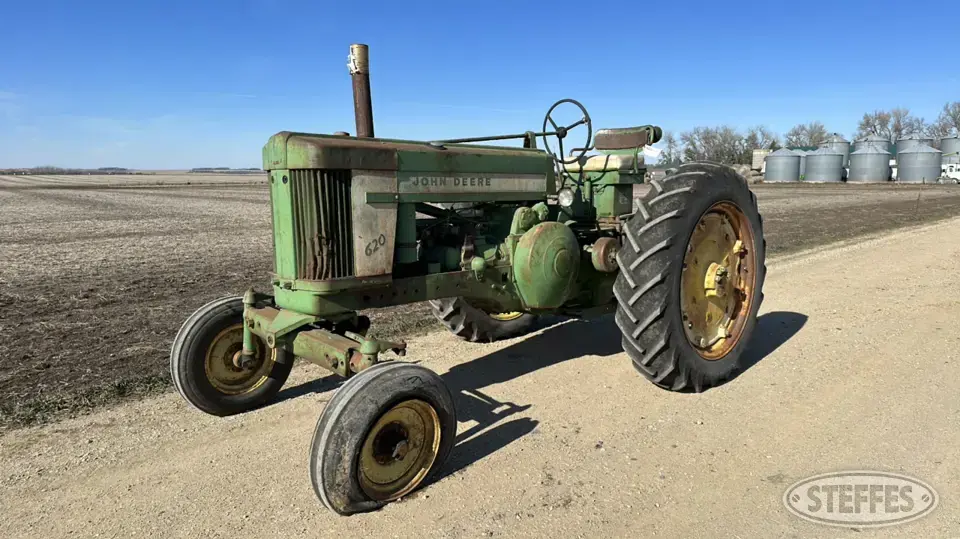 1958 John Deere 620 Collectible Tractor