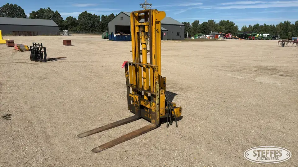 Forklift mast Loader Attachment
