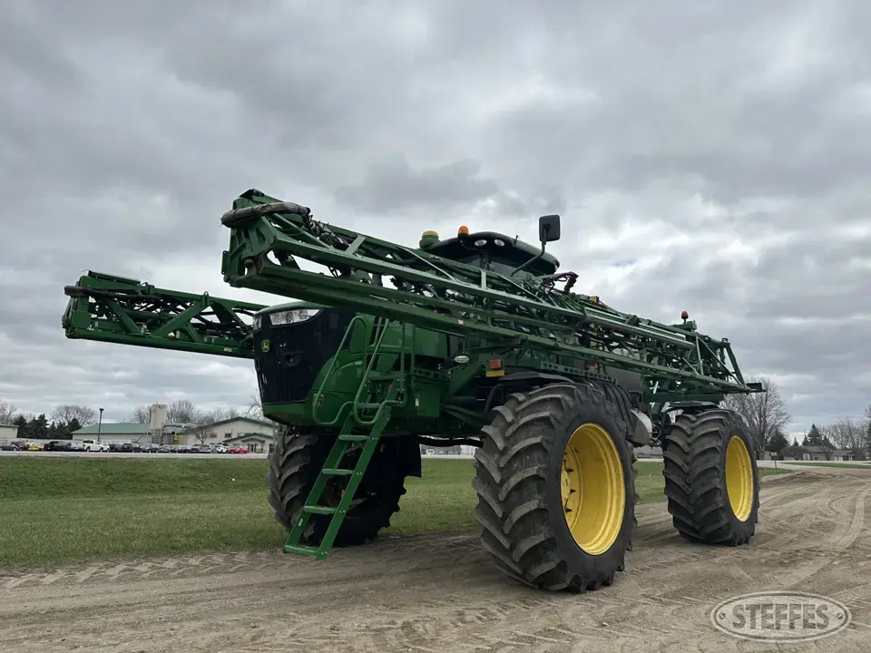 2016 John Deere R4045 Self-Propelled Sprayer