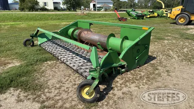 John Deere 212