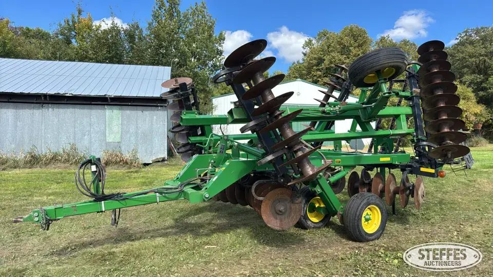 John Deere 637 Disc