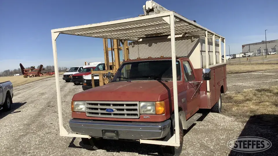 1989 Ford F-450 Boom Truck