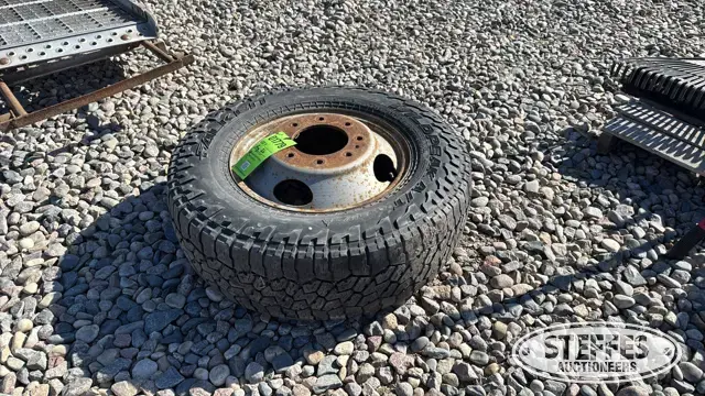 Falken Wildpeak A/T LT245/75R17 tire