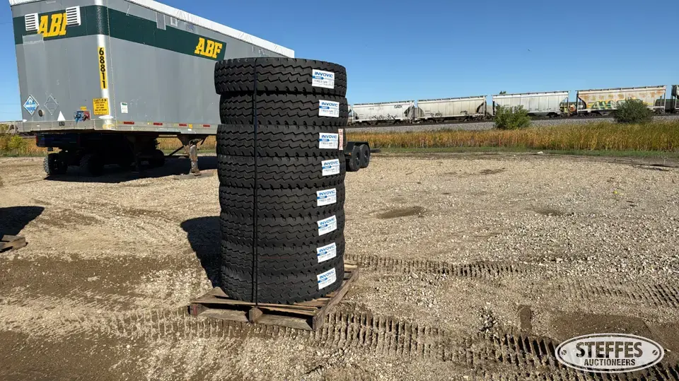 (8) Invovic FM750 11R22.5 tires Truck Tire