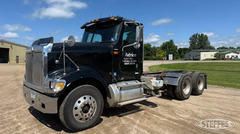 2006 International 9900i Cab and Chassis Truck