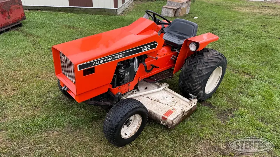 Allis-Chalmers 620 2WD Tractor