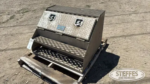 Merritt saddle box