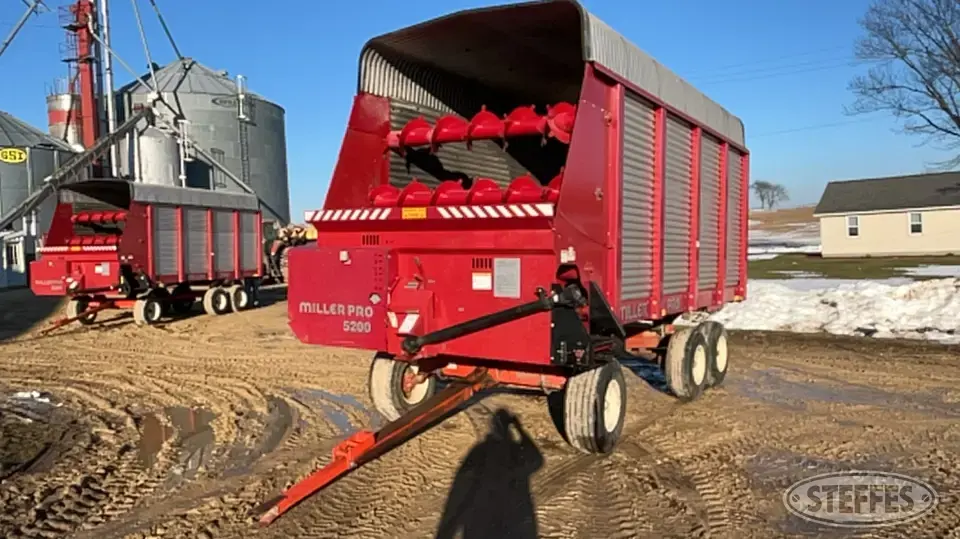 Miller Pro 5200 Forage Wagon