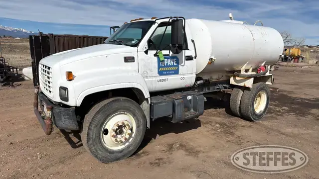 1999 GMC C7500 2,000 gal.