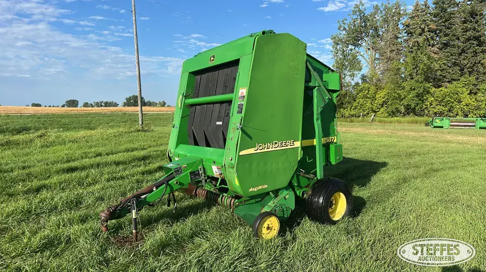 John Deere 567 Round Baler