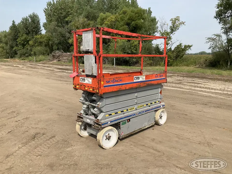 Skyjack Scissor Lift