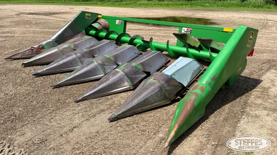 John Deere 643 Corn Head