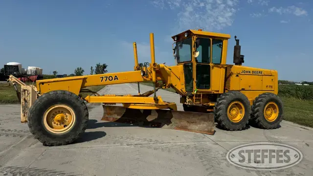 1983 John Deere 770A