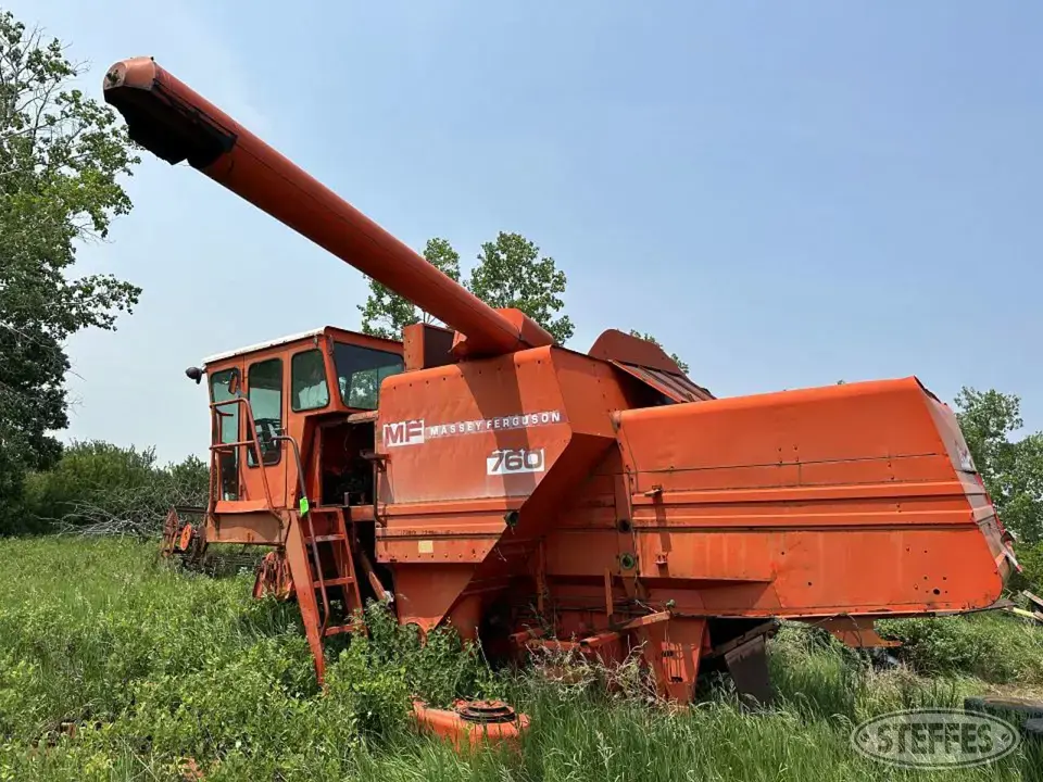 Massey Ferguson 760 Combine