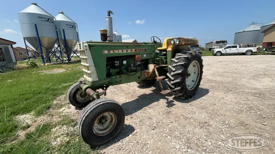 1969 Oliver 1850 2WD Tractor