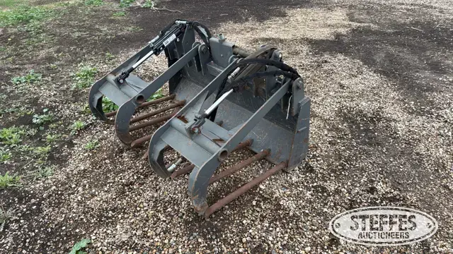 Skid steer manure grapple