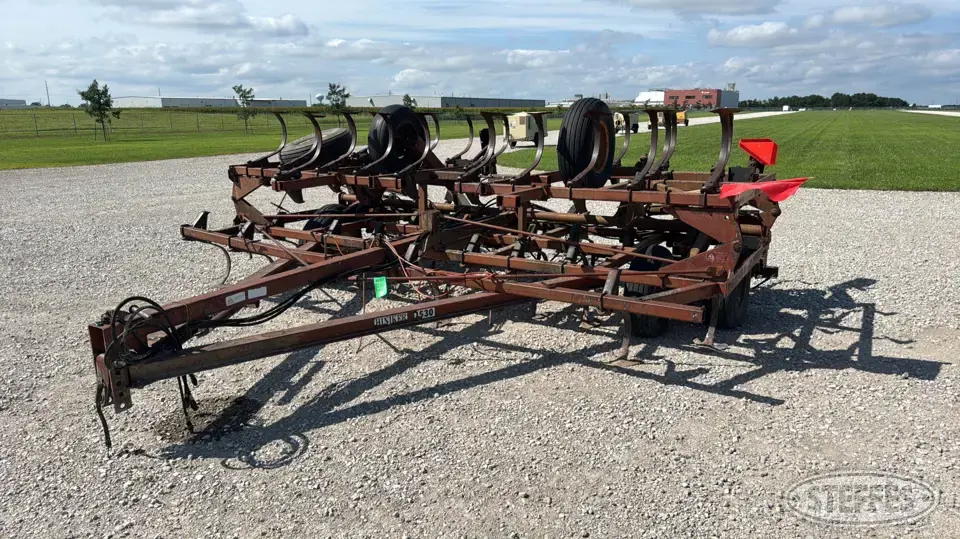 Hiniker 1530 Field Cultivator