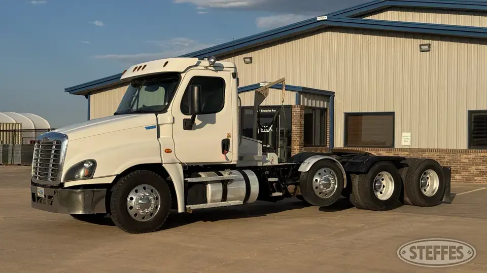 2019 Freightliner CA125DC Conventional Truck without Sleeper