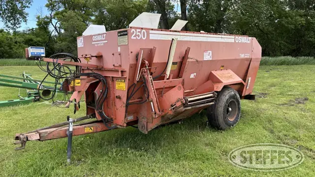 Oswalt 250 TMR Ruffage Master