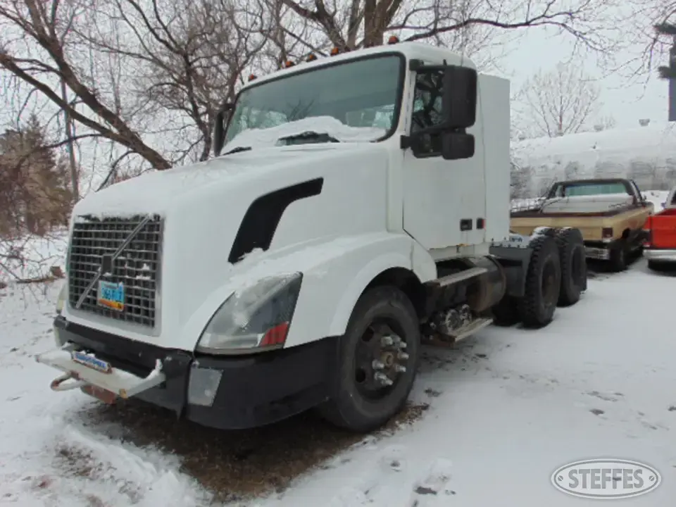 2004 Volvo VNL64T Conventional Truck without Sleeper