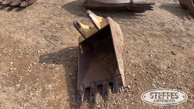 Hensley excavator frost bucket