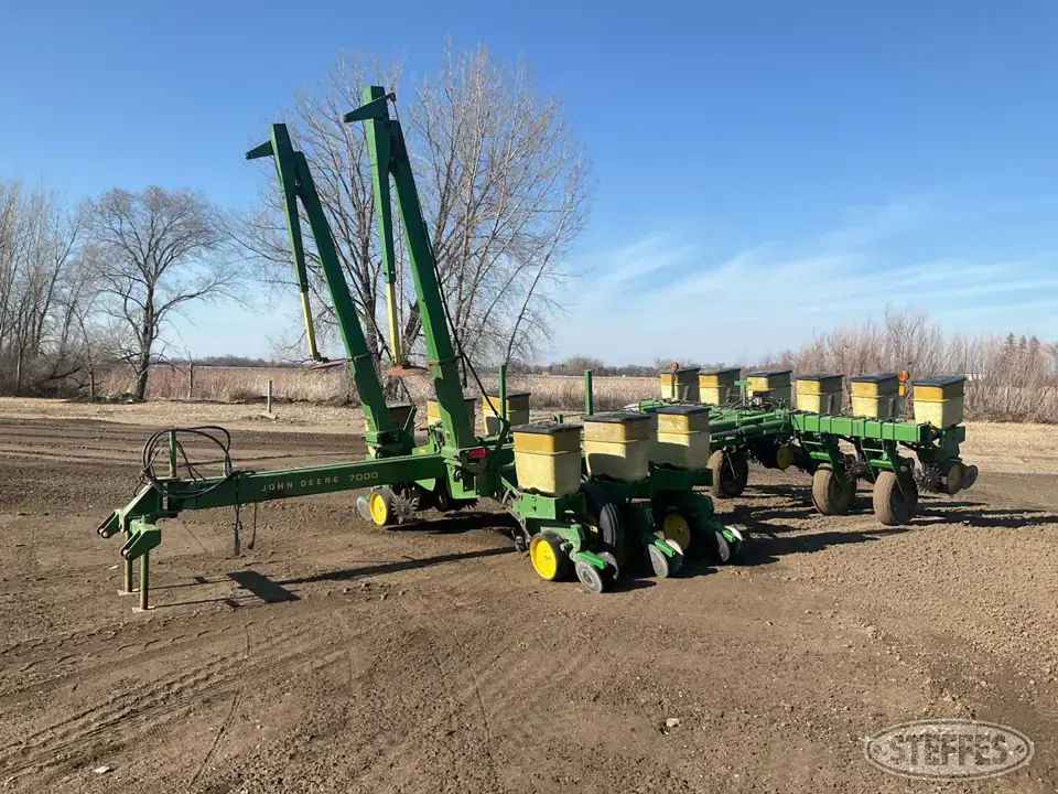 1987 John Deere 7000 12 or More Row Planter