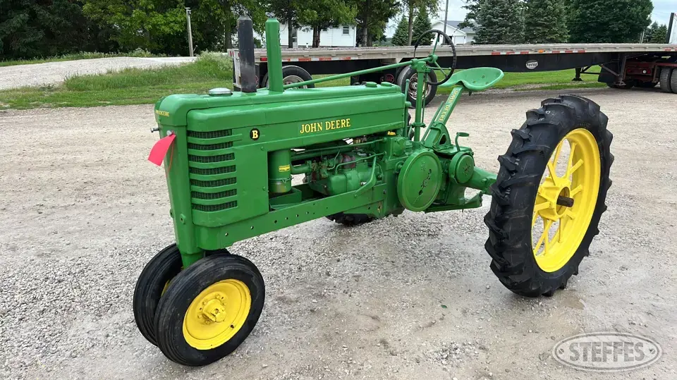 1939 John Deere B 2WD Tractor
