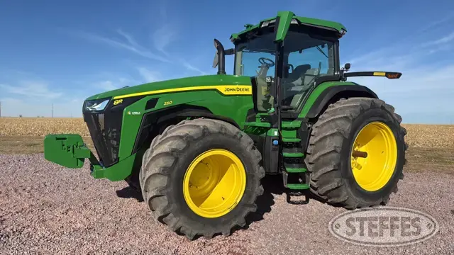 2023 John Deere 8R 250