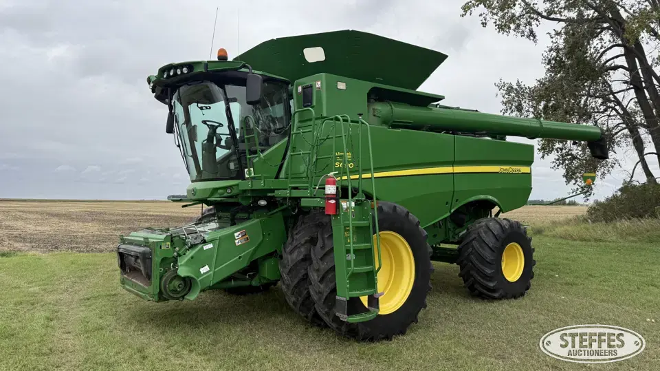 2013 John Deere S690 Combine